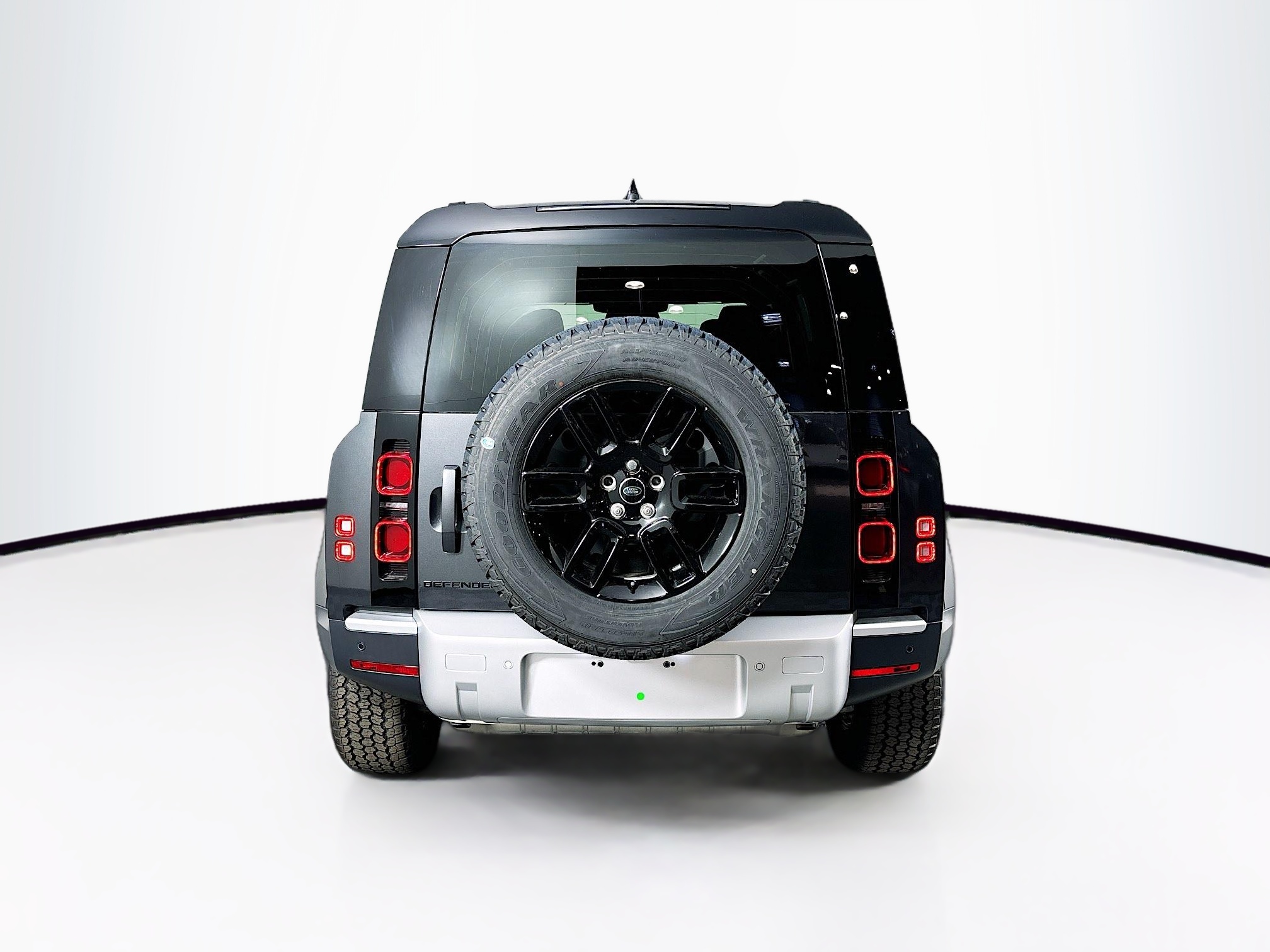 2025 Land Rover Defender 110 S photo 24