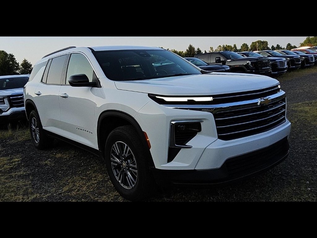 2025 Chevrolet Traverse photo 2