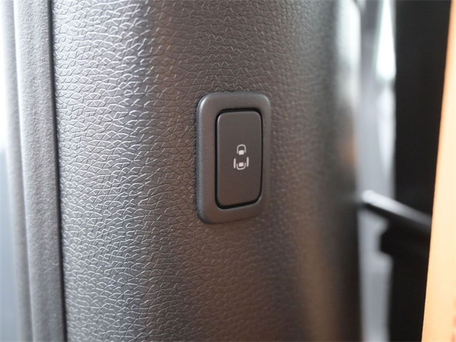 2025 Volkswagen ID. Buzz Pro Plus photo 13