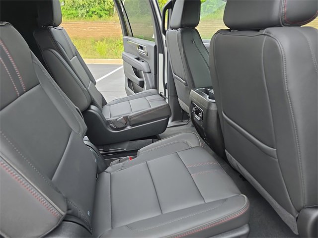 2025 Chevrolet Suburban RST photo 10