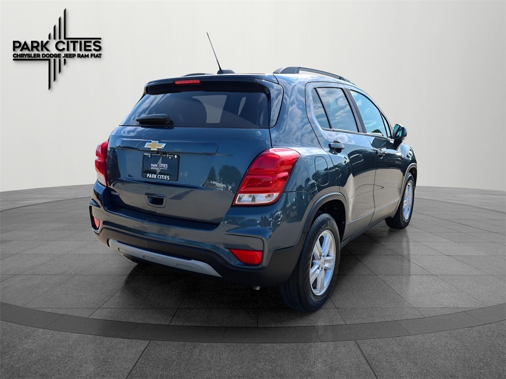 2021 Chevrolet Trax LT photo 2