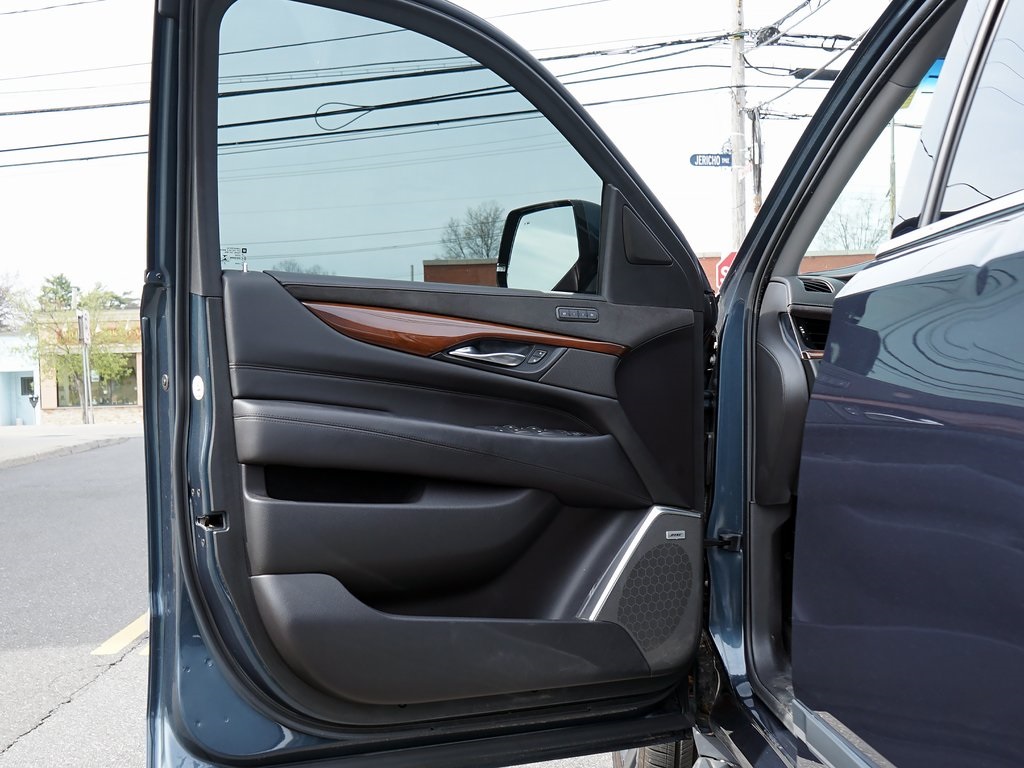 2019 Cadillac Escalade Luxury photo 4
