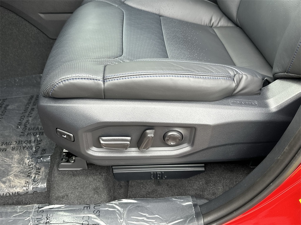2025 Toyota Tundra Platinum CrewMax photo 12
