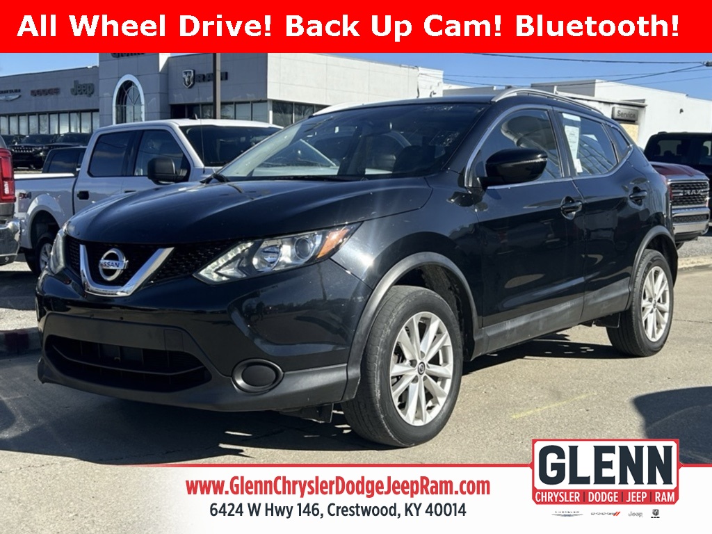 2017 Nissan Rogue Sport SV's photo