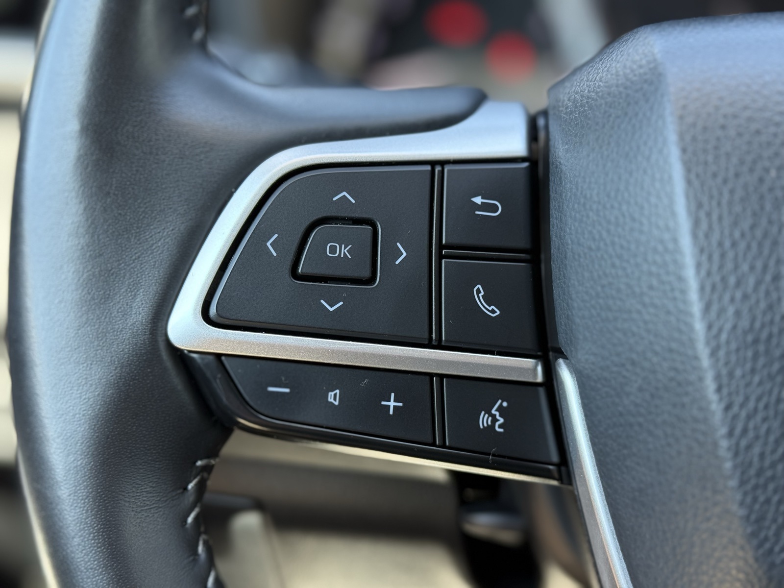 2024 Toyota Highlander LE photo 16