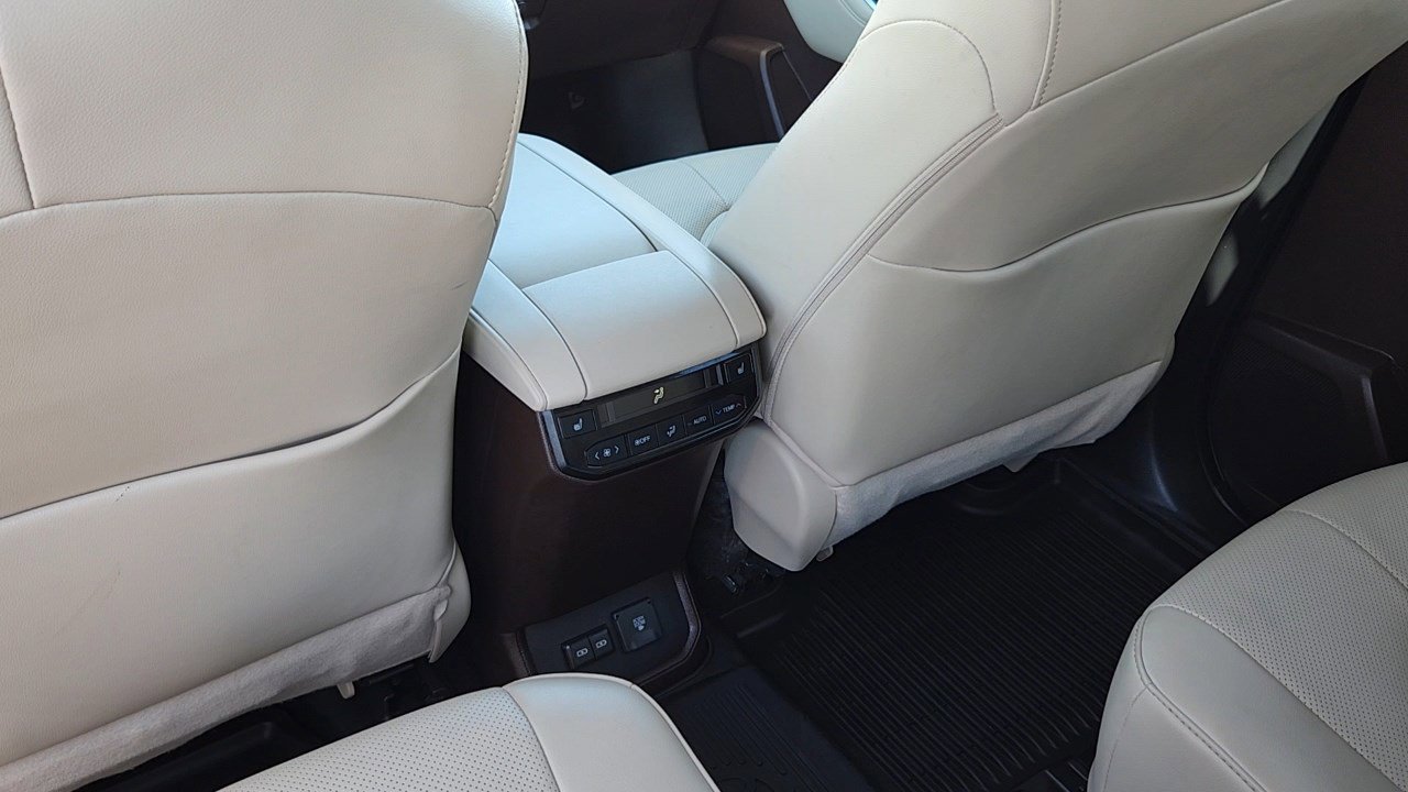 2022 Toyota Highlander Platinum photo 17