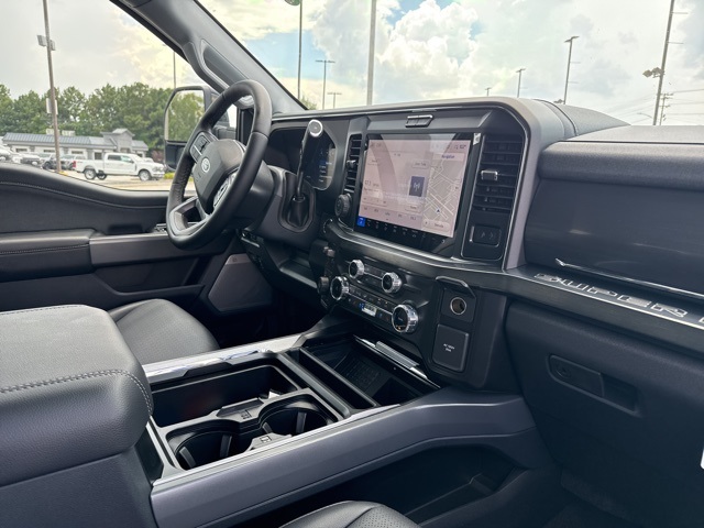 2025 Ford F-350 photo 16