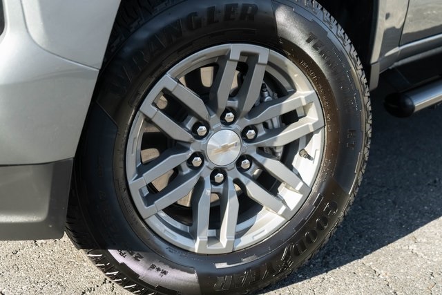 2024 Chevrolet Colorado LT photo 2