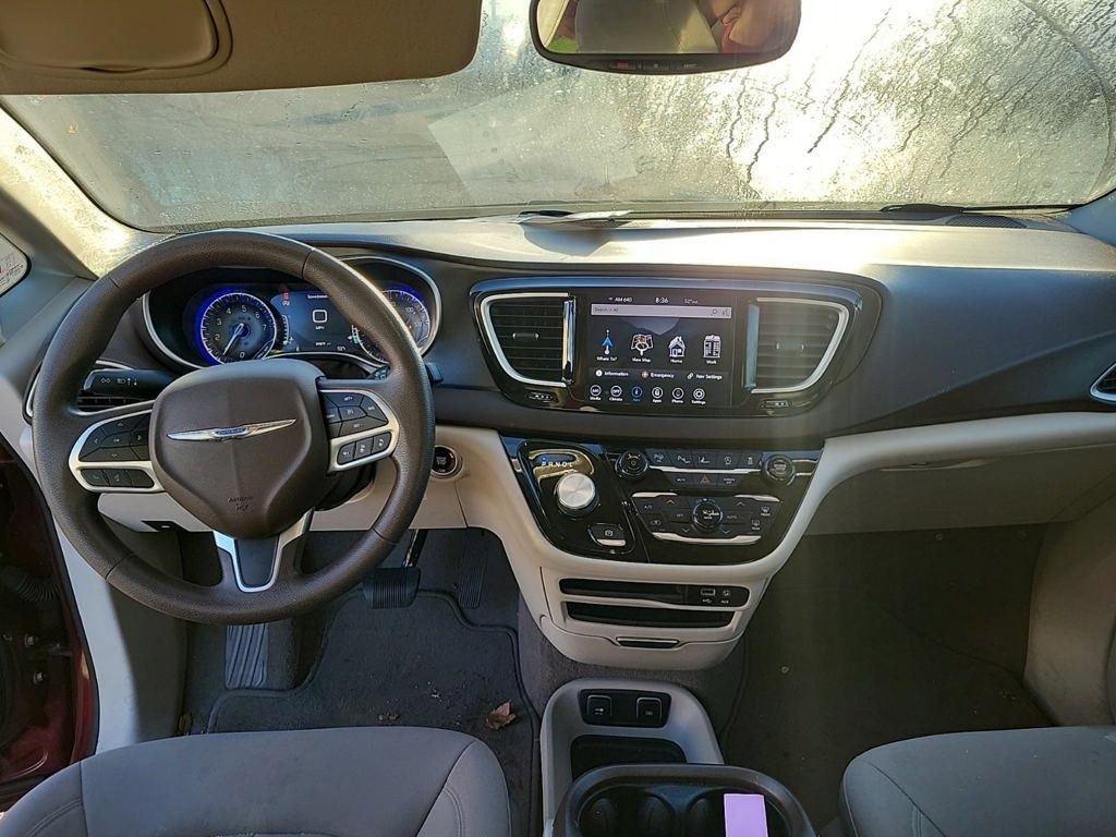 2020 Chrysler Pacifica Touring photo 4