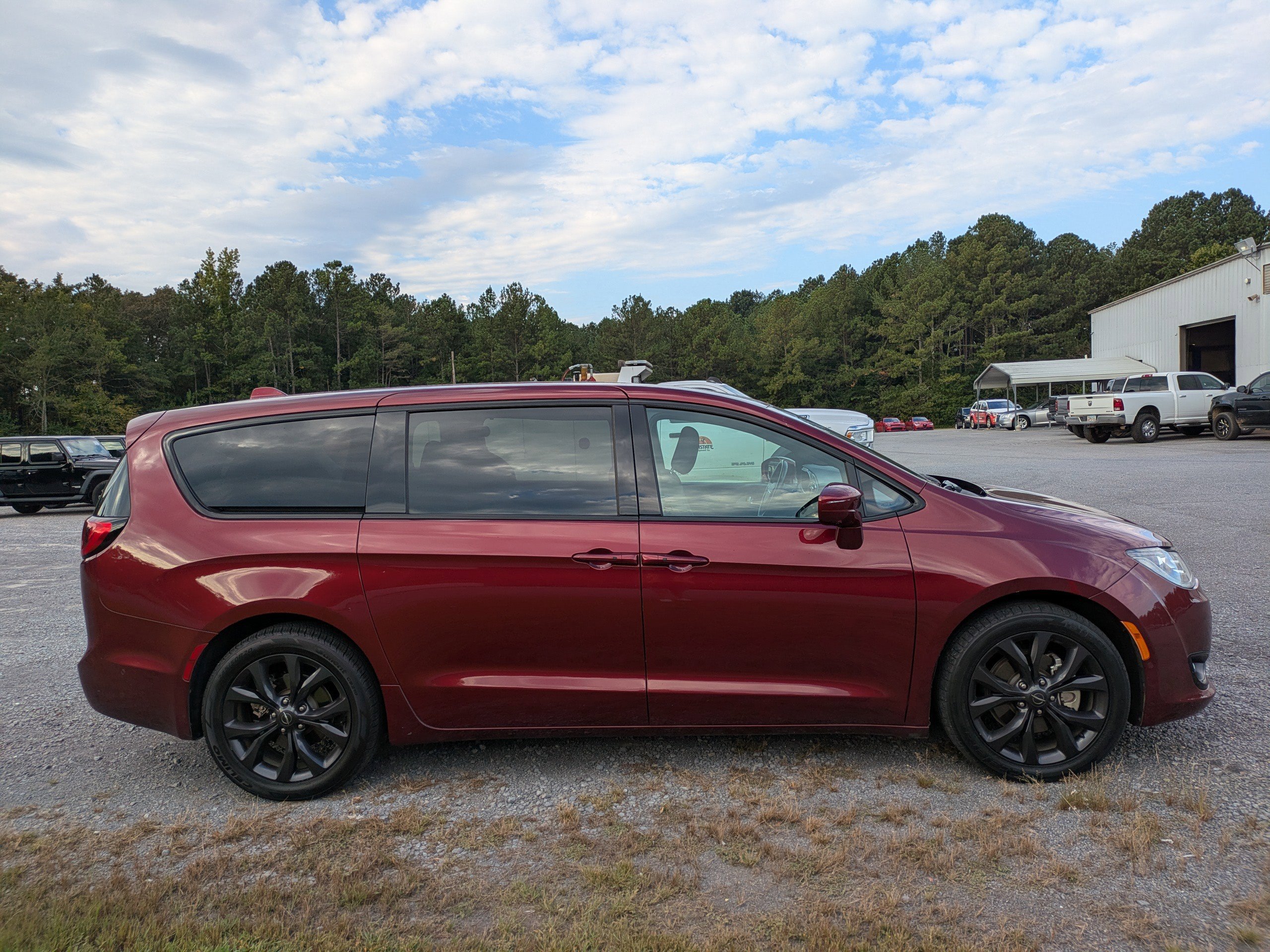 2019 Chrysler Pacifica Touring Plus photo 2