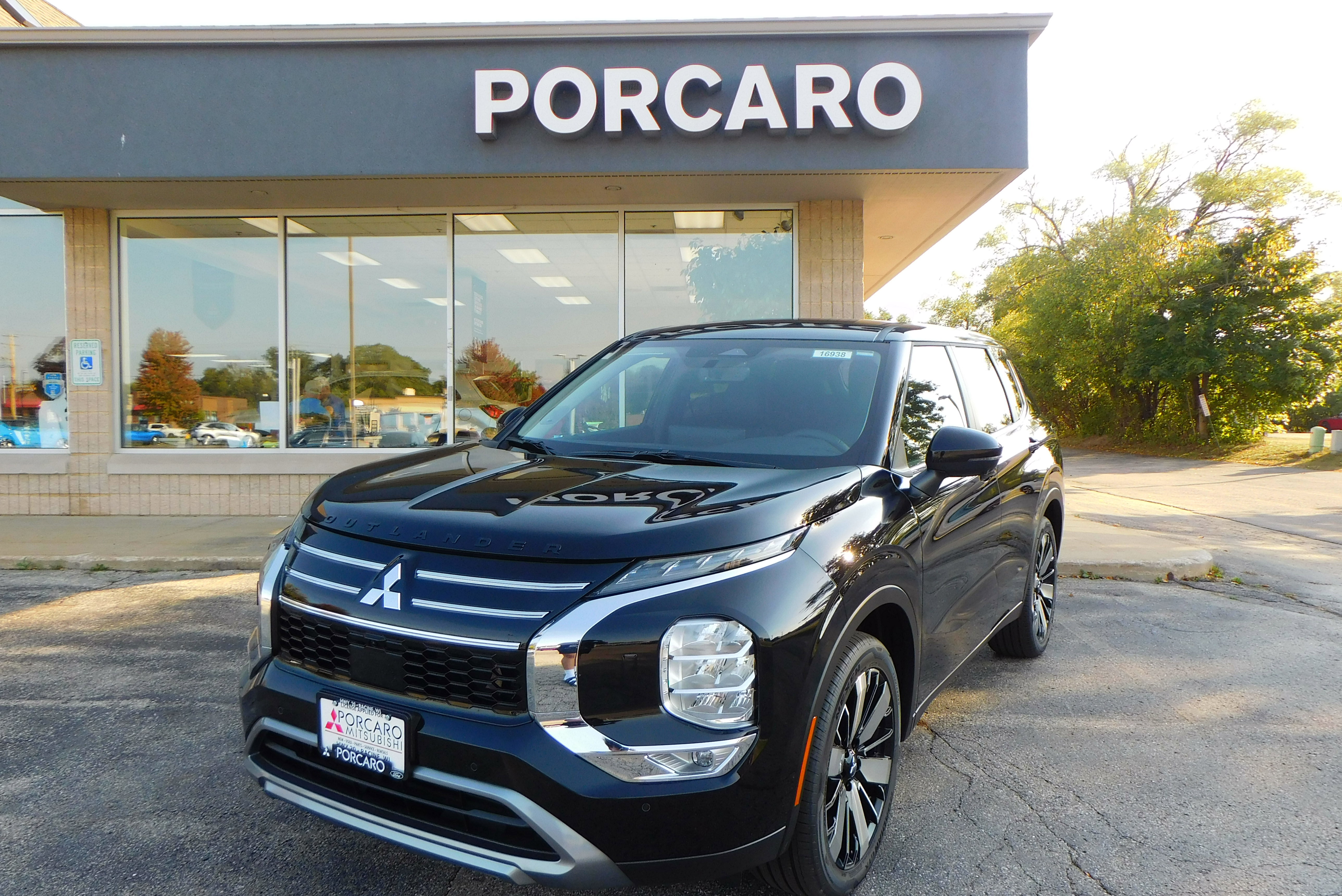 2025 Mitsubishi Outlander SE's photo