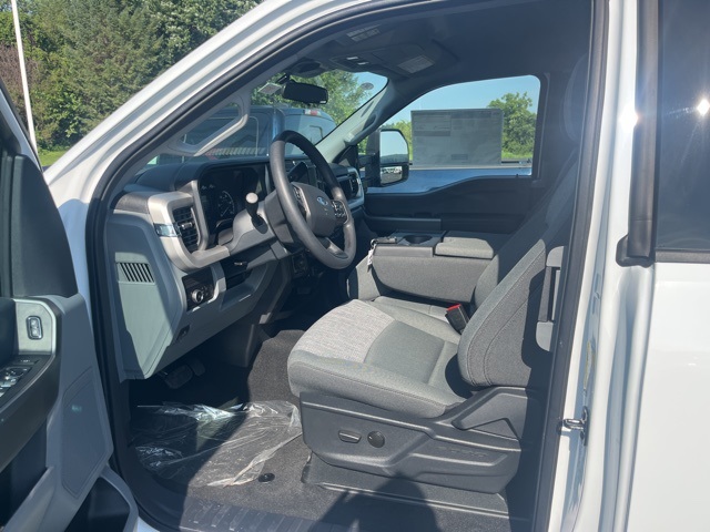 2025 Ford F-350 photo 8
