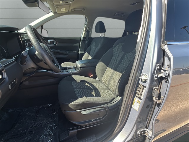 2023 Kia Sorento LX photo 10