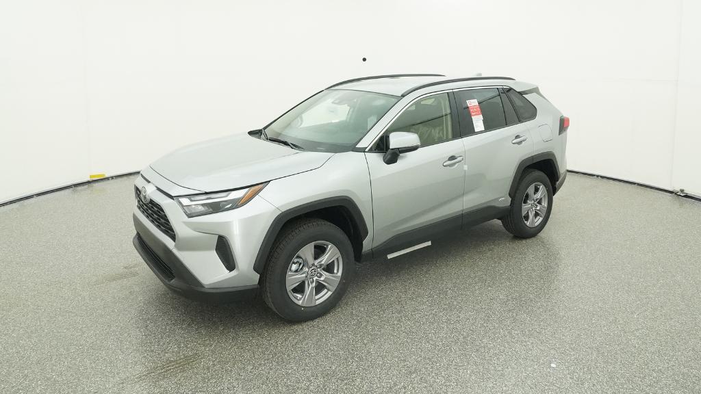 2025 Toyota RAV4 XLE's photo