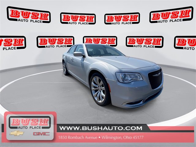 2019 Chrysler 300 Touring L photo 4