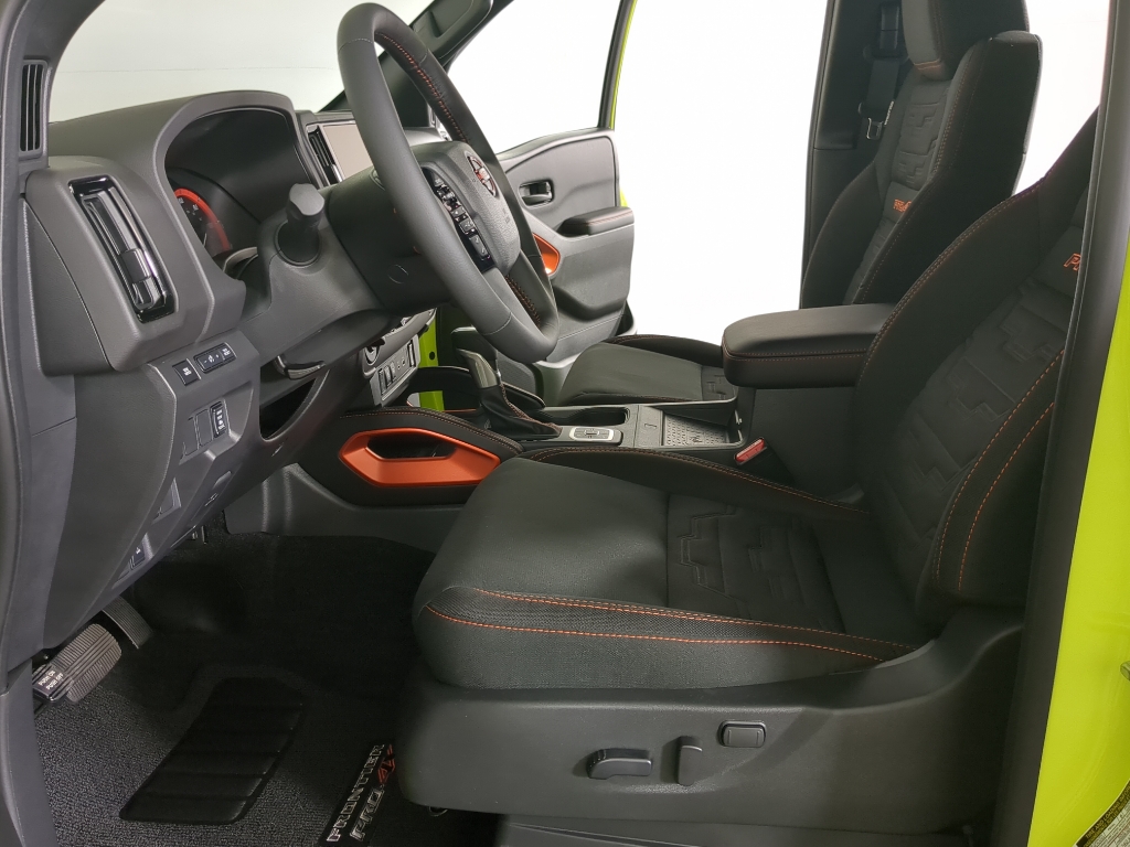 2026 Nissan Frontier PRO-4X photo 8