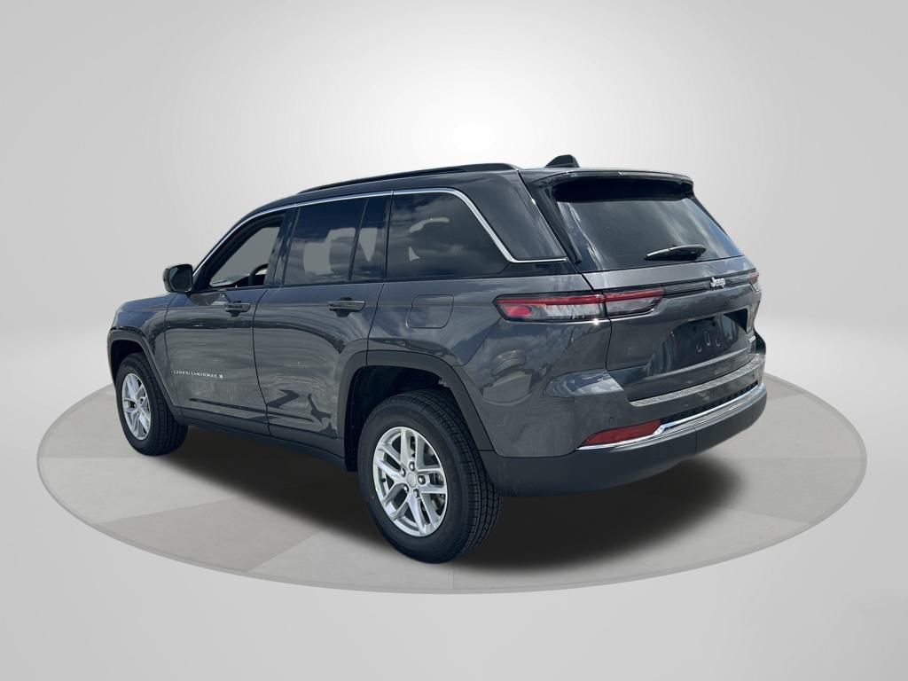 2025 Jeep Grand Cherokee Laredo X photo 5