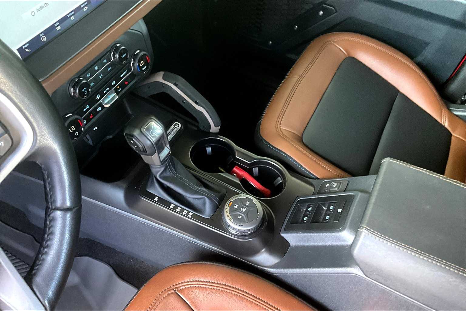 2024 Ford Bronco Outer Banks photo 14