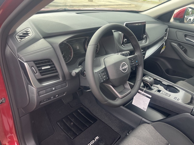 2025 Nissan Rogue SV photo 4