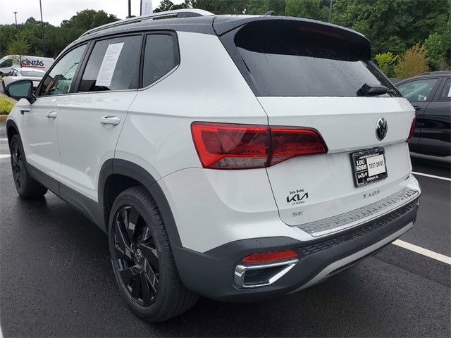 2024 Volkswagen Taos SE photo 2