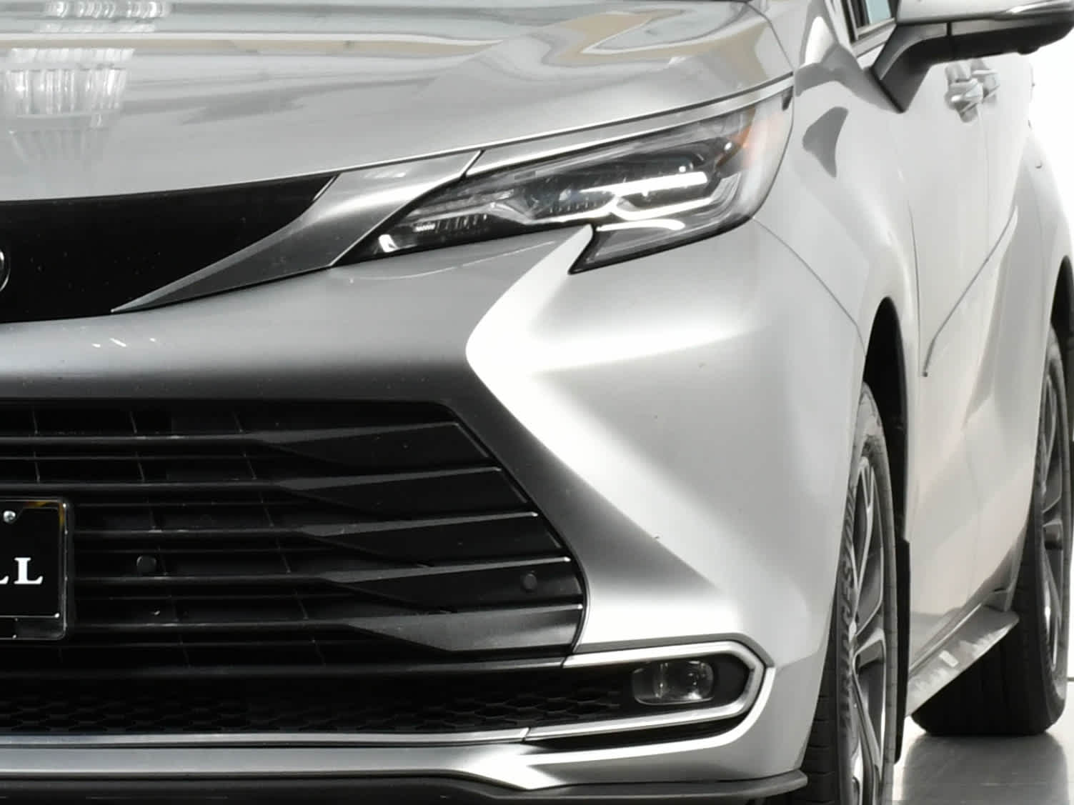 2025 Toyota Sienna Platinum photo 9