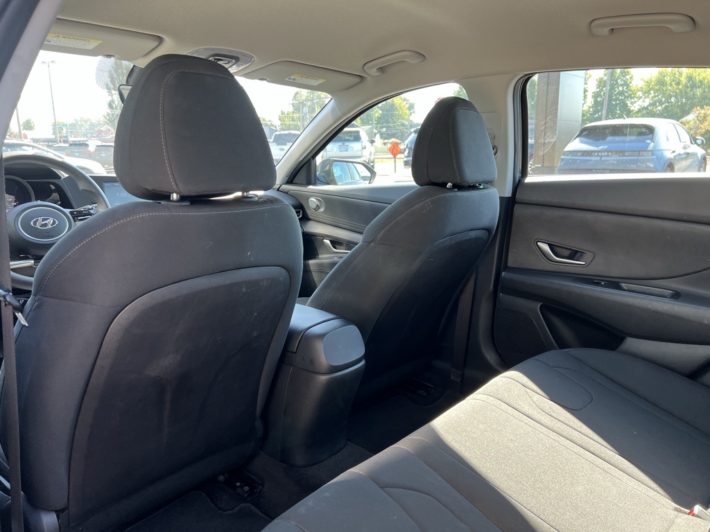 2022 Hyundai Elantra SEL photo 26