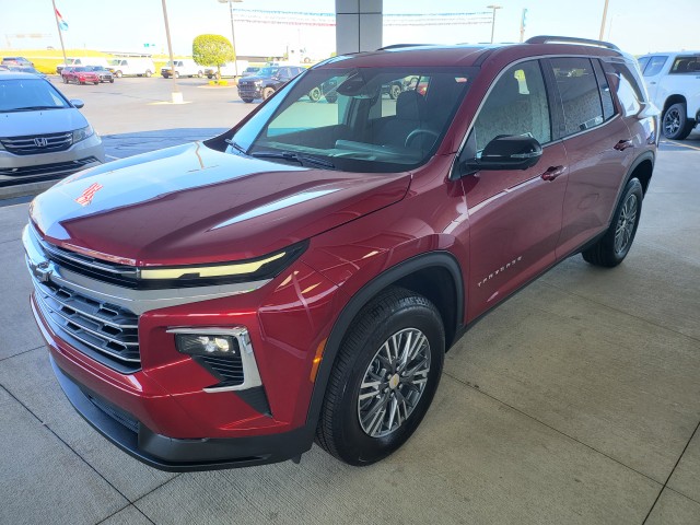 2025 Chevrolet Traverse photo 11