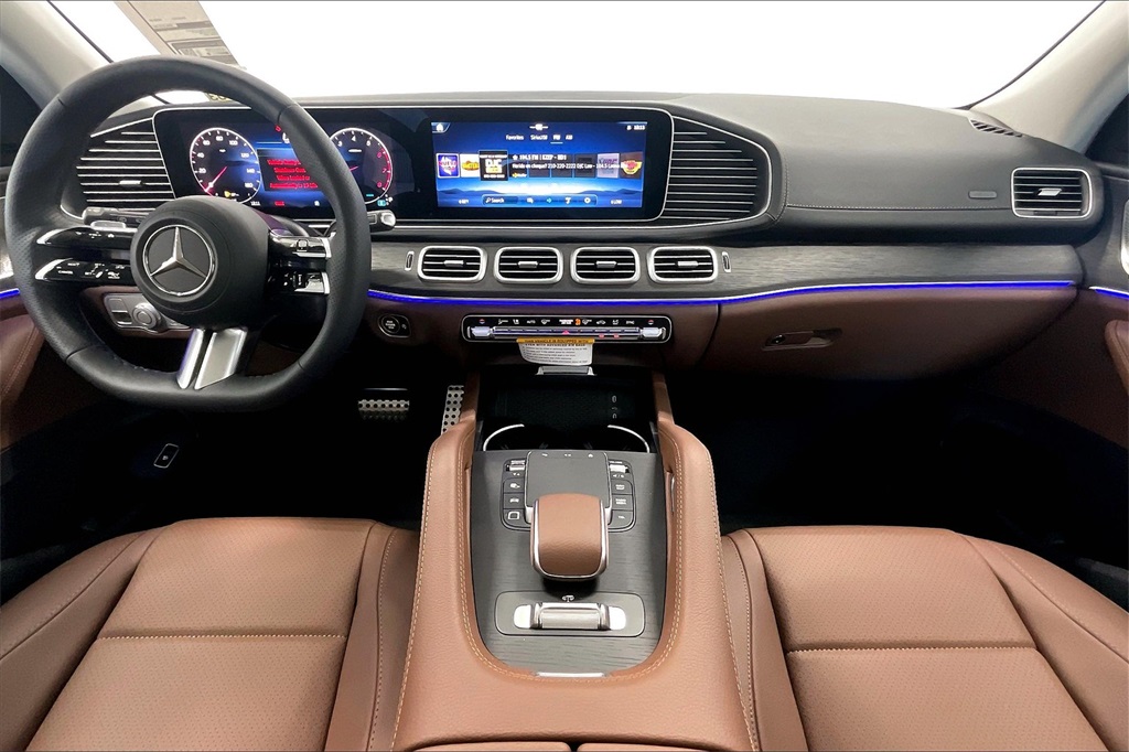 2026 Mercedes Benz GLS 450 4MATIC photo 2