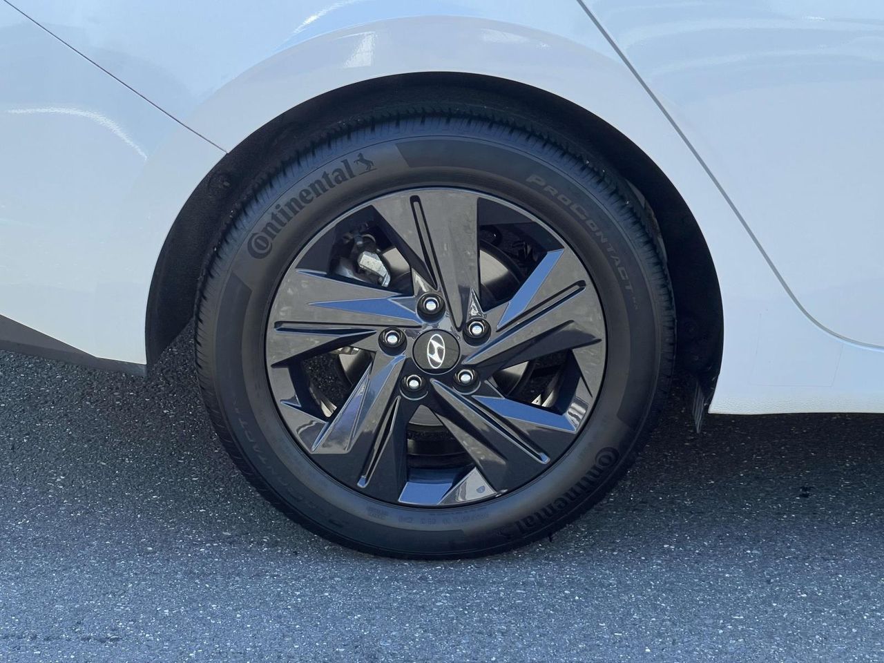 2022 Hyundai Elantra SEL photo 6