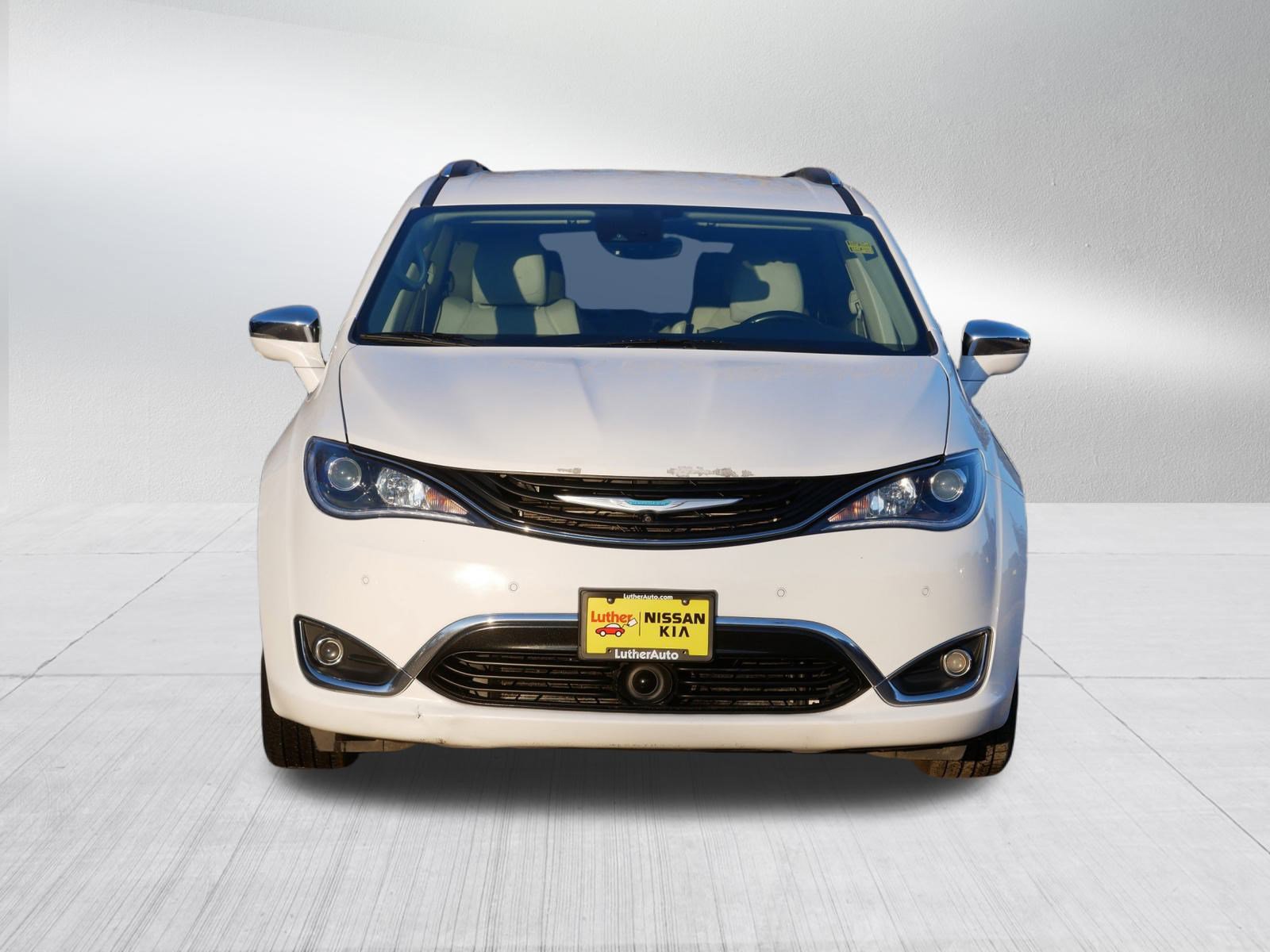 Used 2019 Chrysler Pacifica Hybrid Limited with VIN 2C4RC1N73KR508823 for sale in Inver Grove, Minnesota