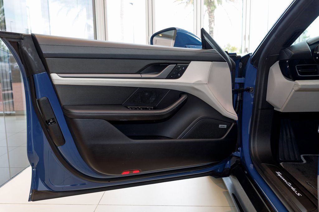 2022 Porsche Taycan Turbo S photo 16