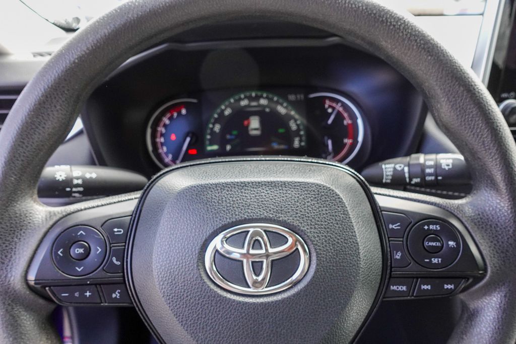 2023 Toyota RAV4 XLE photo 12