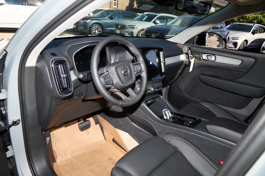 2026 VOLVO XC40 - Image 11