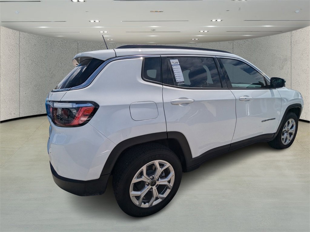 2025 Jeep Compass Latitude photo 4
