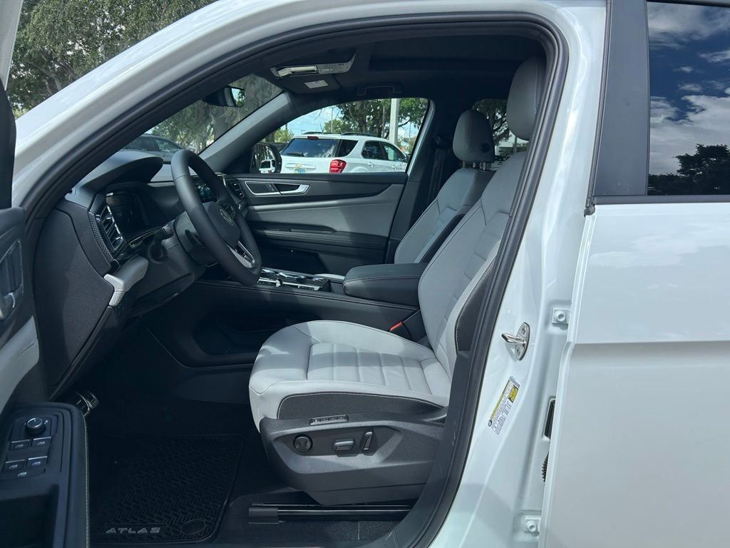 2026 Volkswagen Atlas Cross Sport SEL R-Line photo 10