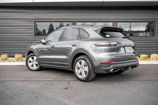 2022 Porsche Cayenne Base photo 3
