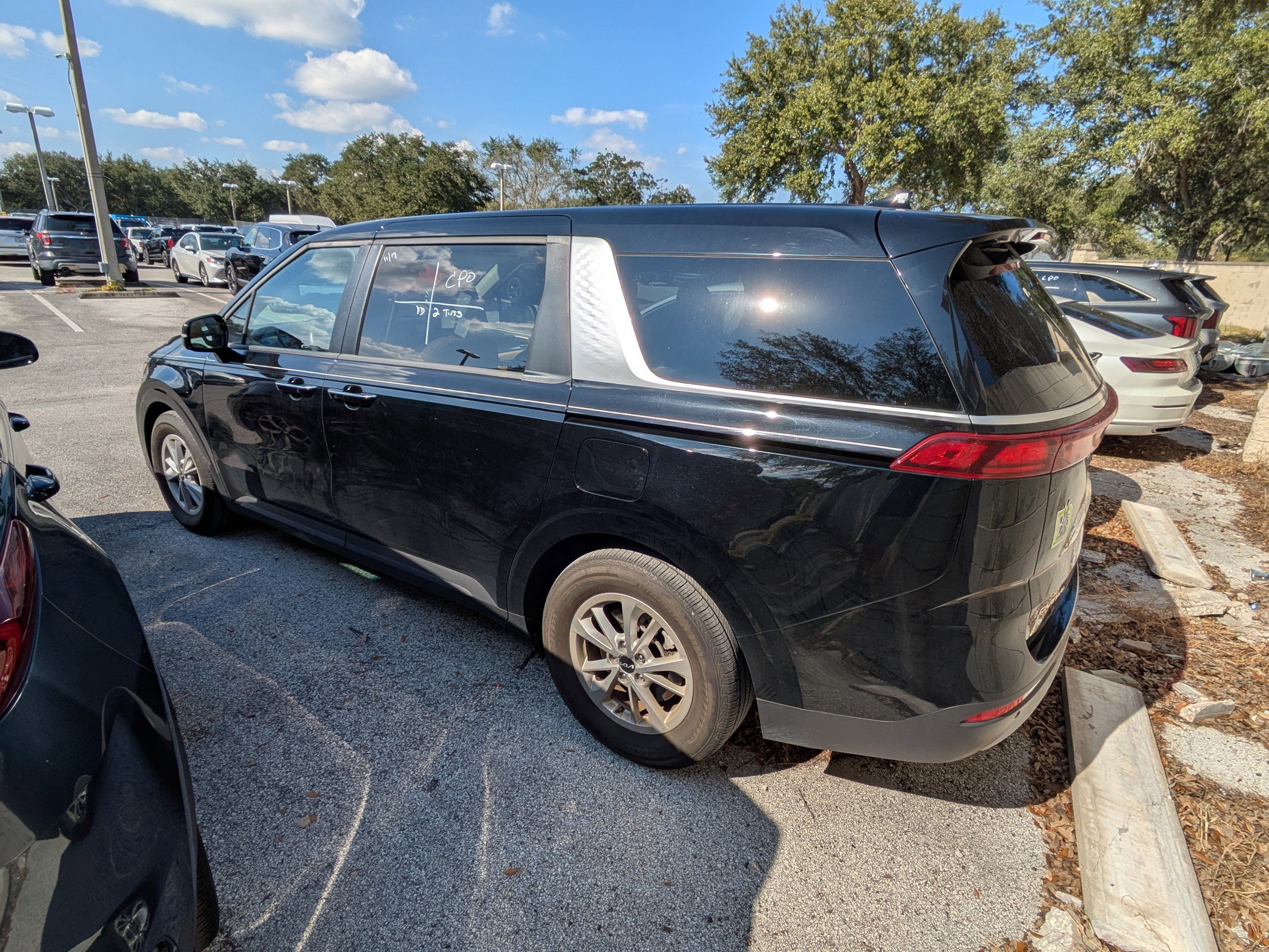 2024 Kia Carnival LX photo 2