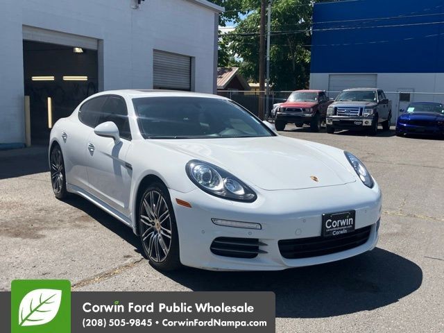 2016 Porsche Panamera 4 Edition