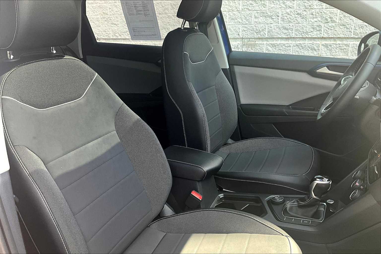 2023 Volkswagen Taos SE photo 8