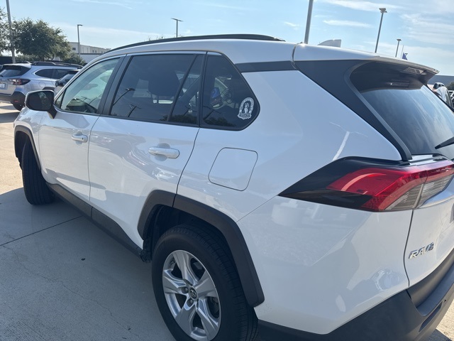 2019 Toyota RAV4 XLE photo 4