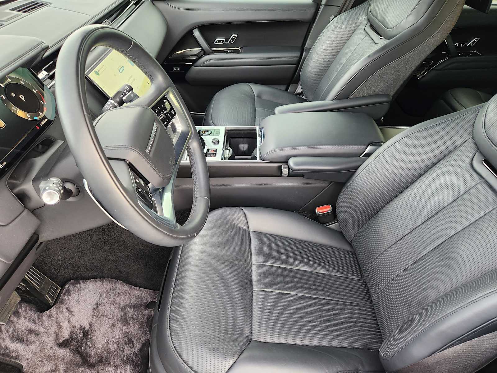 2023 Land Rover Range Rover SV photo 10