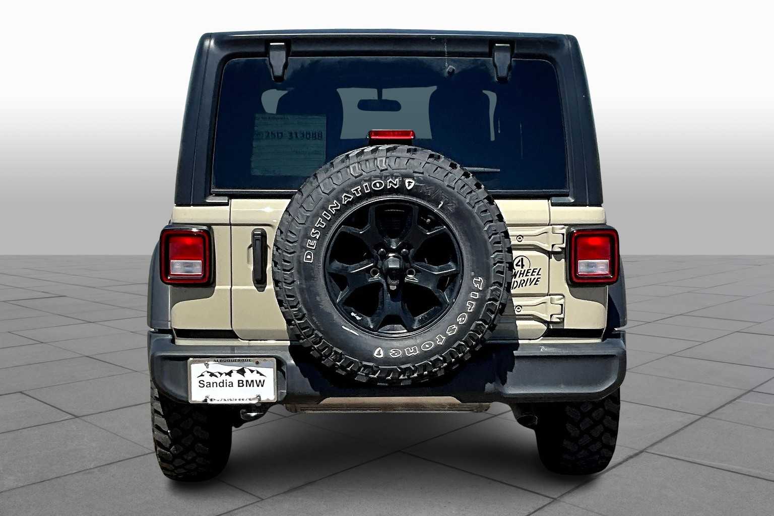 2022 Jeep Wrangler Willys photo 4