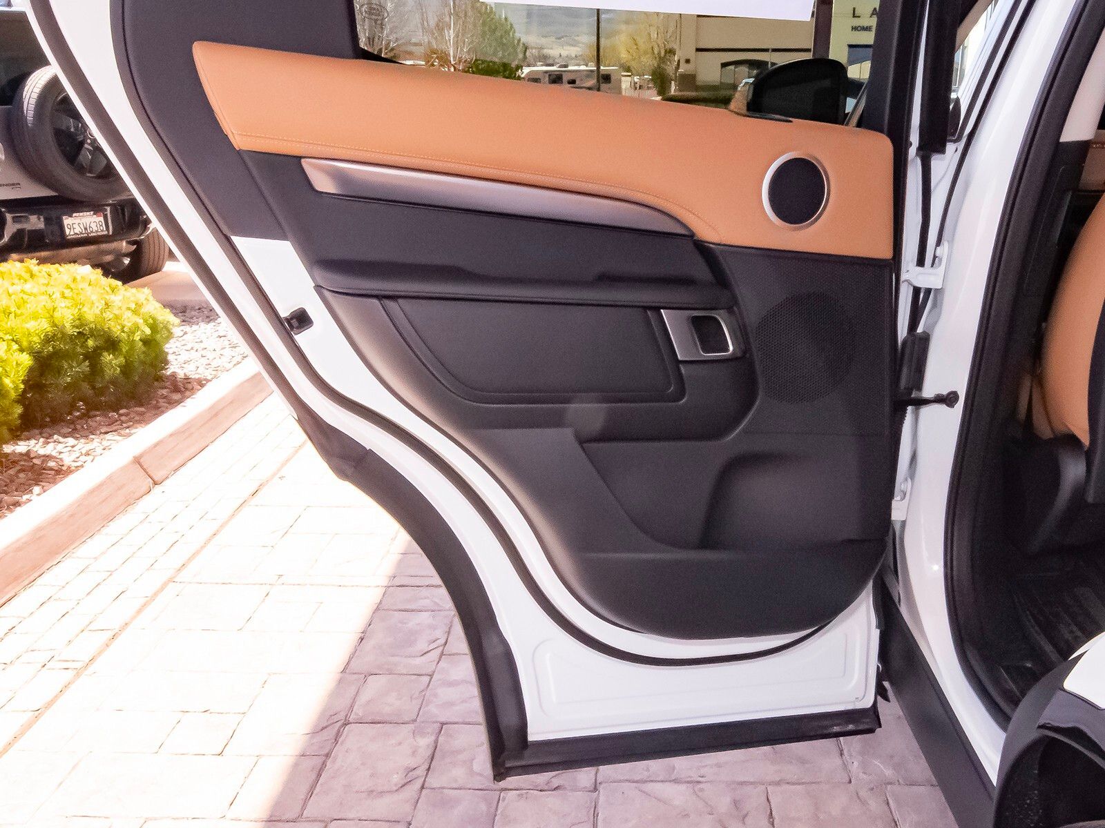 2025 Land Rover Discovery Metropolitan Edition photo 43