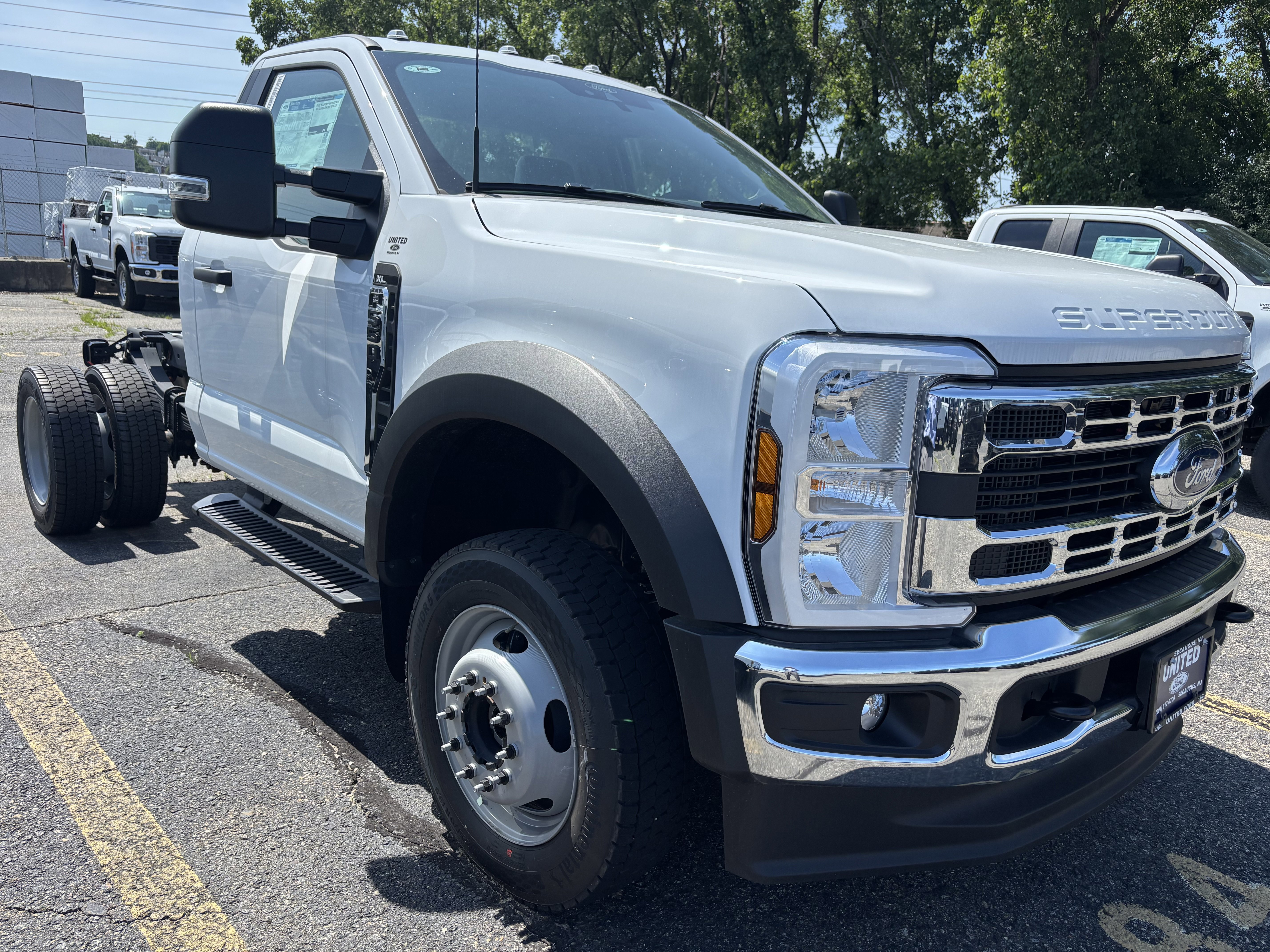 2025 Ford F-550 Super Duty Chassis Cab XL's photo