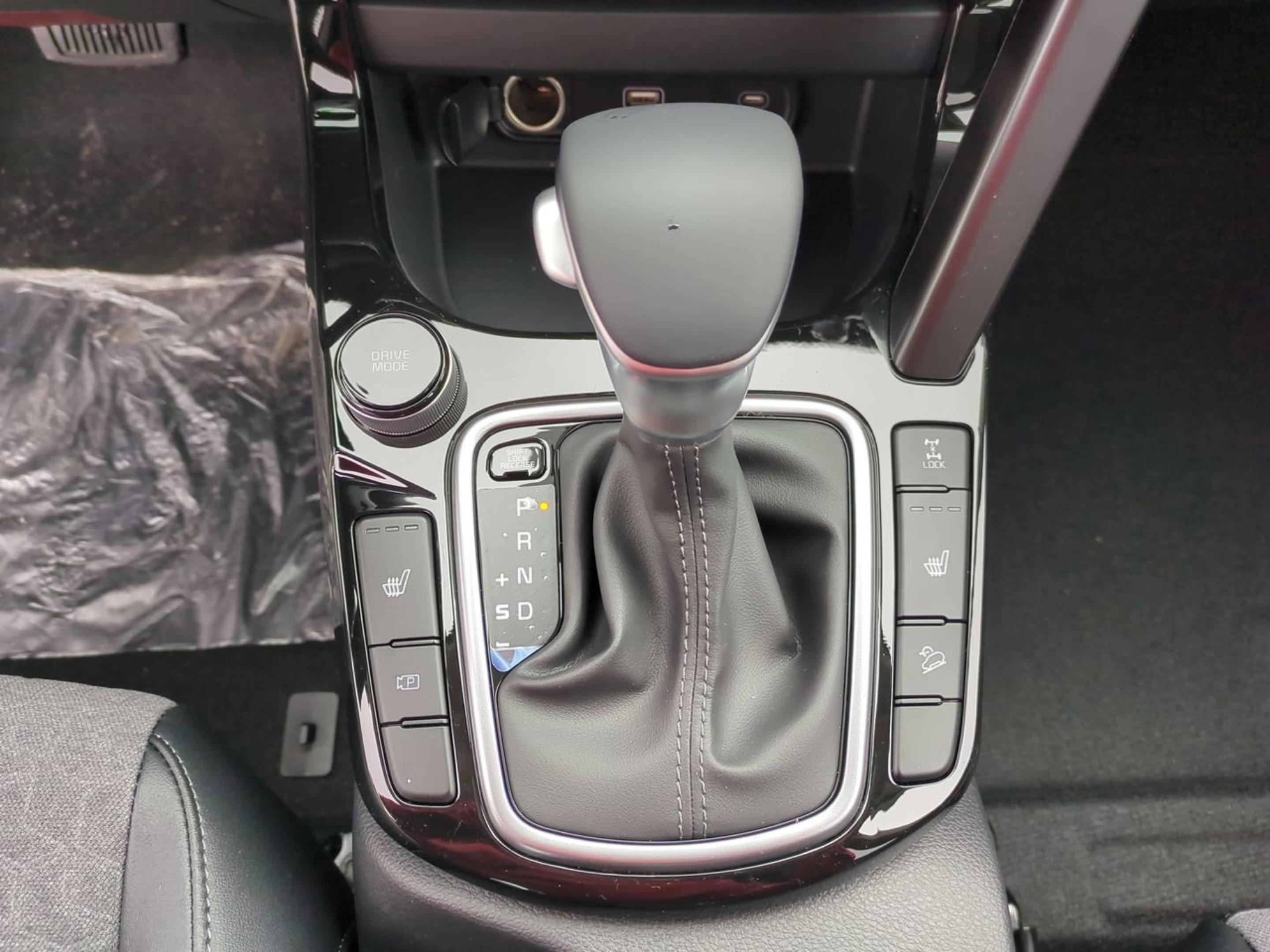 2025 Kia Seltos X-Line photo 12
