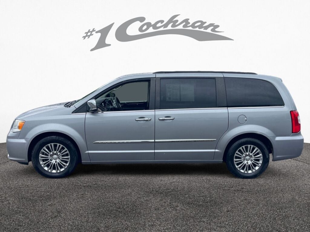 2013 Chrysler Town & Country photo 4