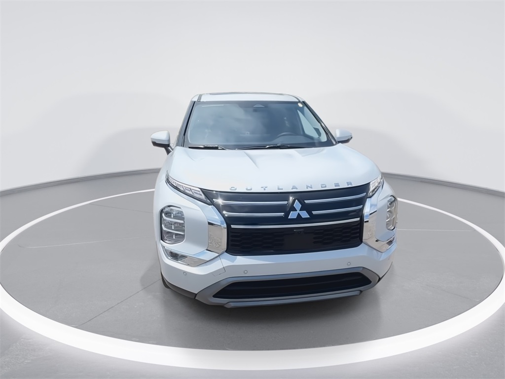 2025 Mitsubishi Outlander SE photo 3