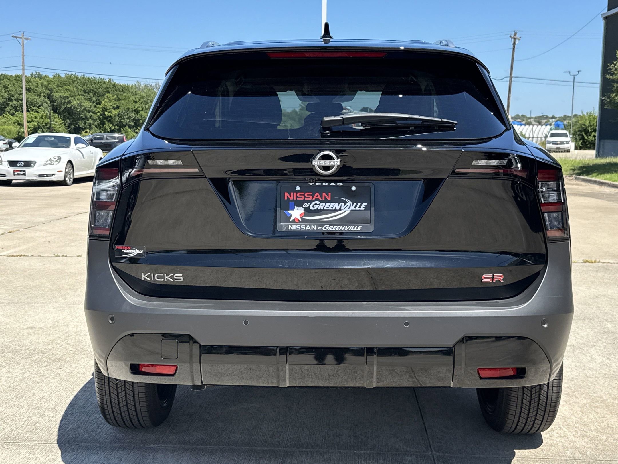 2025 Nissan Kicks SR photo 9