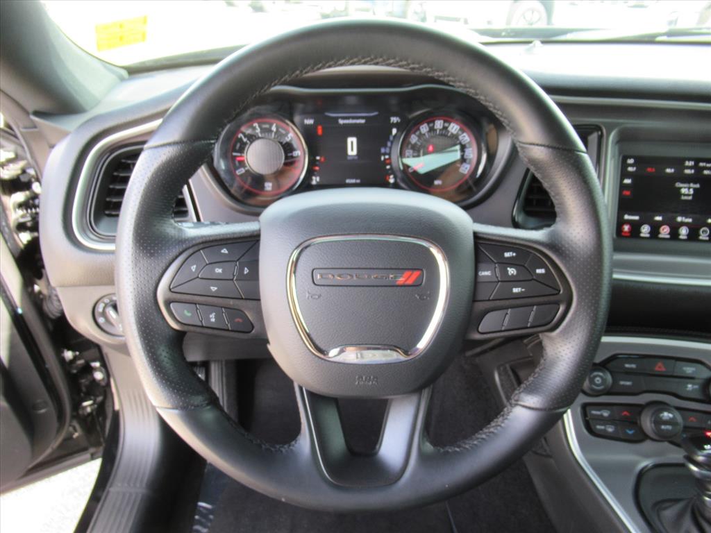 2022 Dodge Challenger SXT photo 14