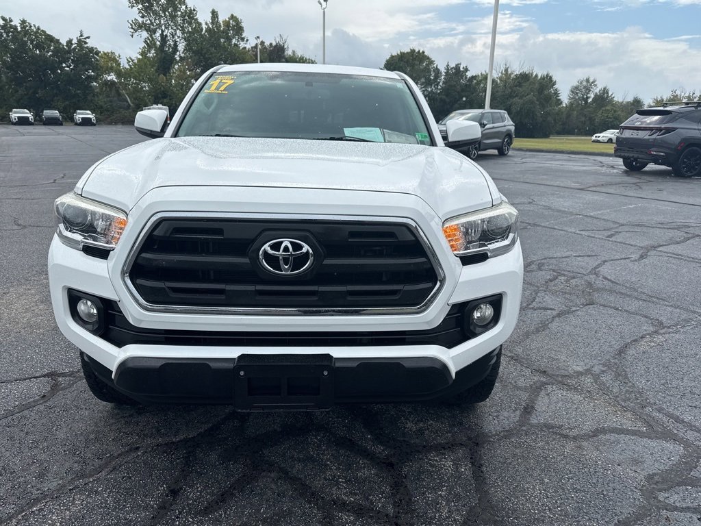 2017 Toyota Tacoma SR5 photo 2